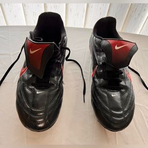 Brand Nike, size 10.5, color red/black. Light wear and it is in condition.